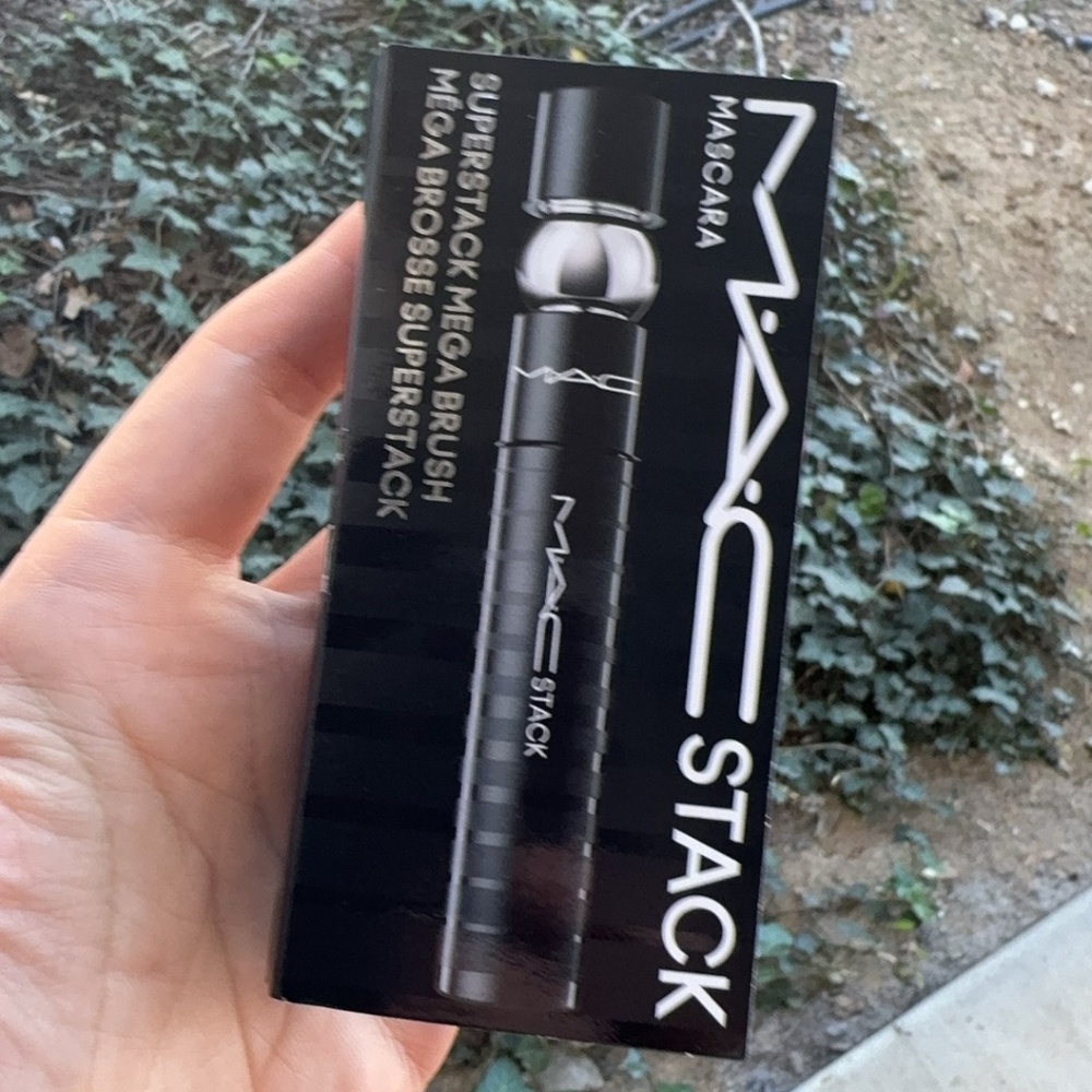 MAC Stack Mascara Superstack Mega Brush Black Mascara Travel Size 0.1 oz / 3 ml